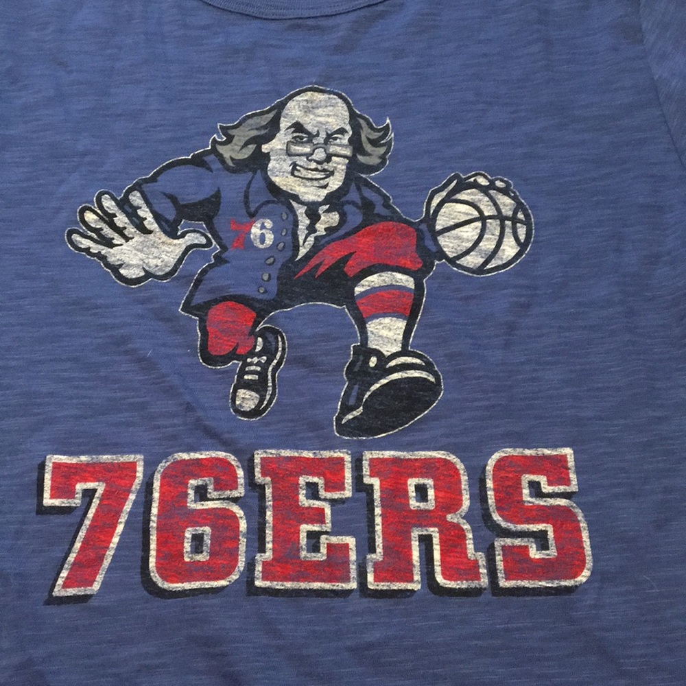 NWT 76ers tshirt